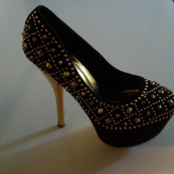 Heels (Pumps) - Picture 3 of 4